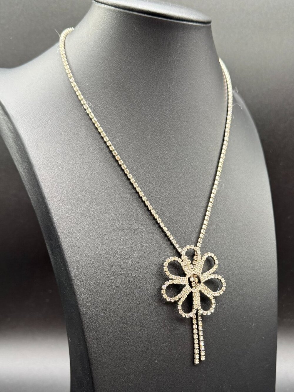 Vintage Silver Tone Necklace Clear Rhinestones Flower Daisy 20 inches